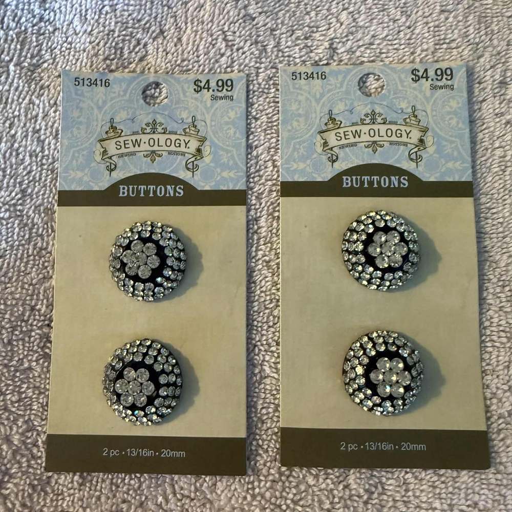 Sew-ology Buttons 2 pc 13/16in 20mm Black Silver